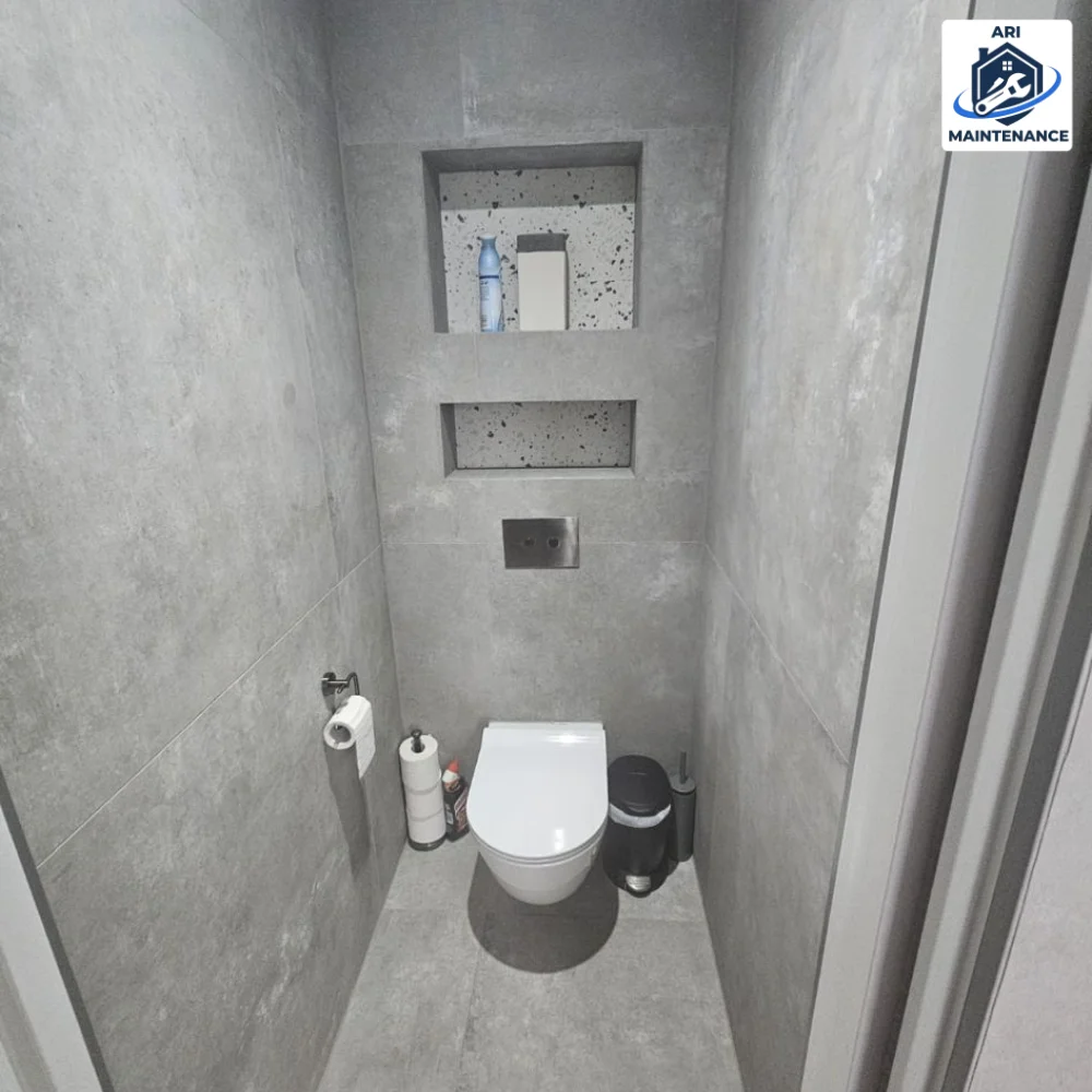 WC, grey concrete-effect tile, recessed shelves