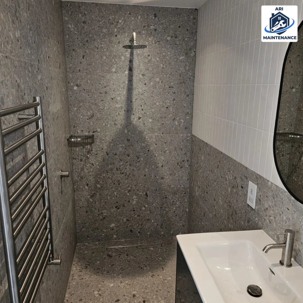 Walk-in shower terrazzo (front view)